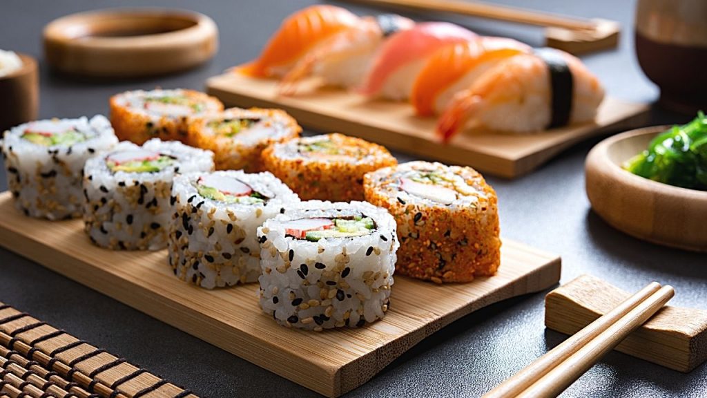 delapan buah sushi dengan varian rasa yang berbeda